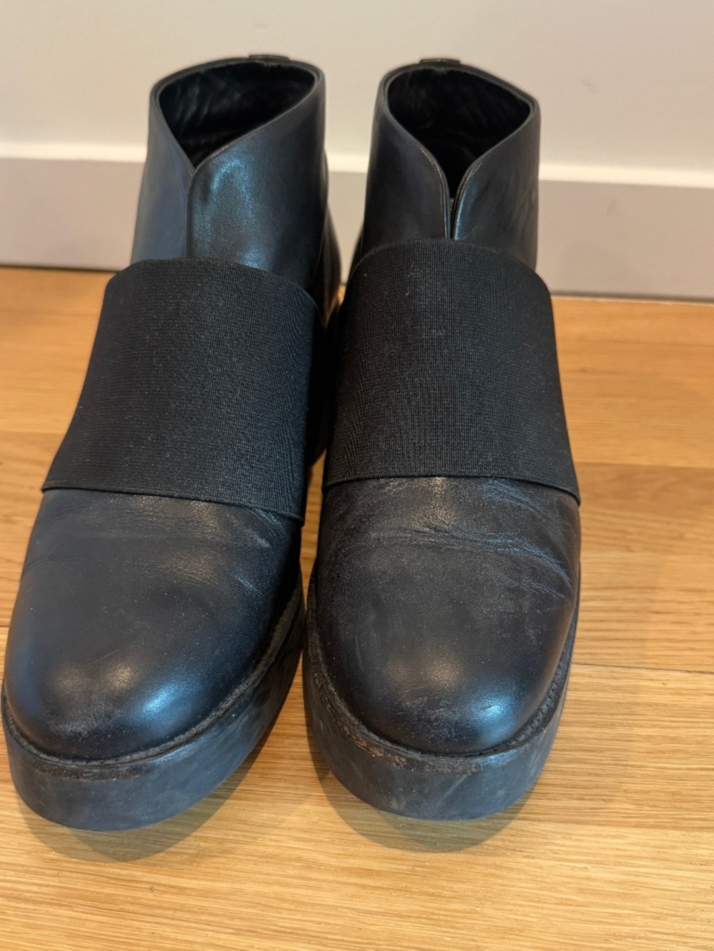 COS Black Leather Shoes with Elastic Band-sz37